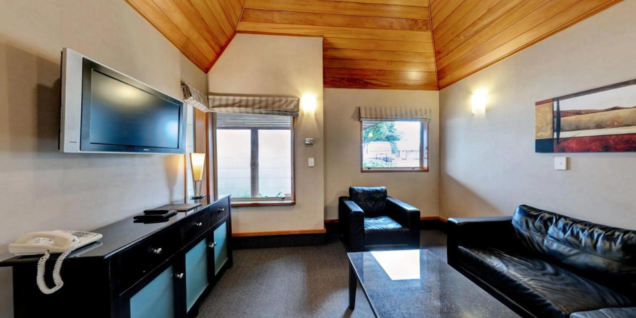 Distinction Te Anau Hotel & Villas Kültér fotó