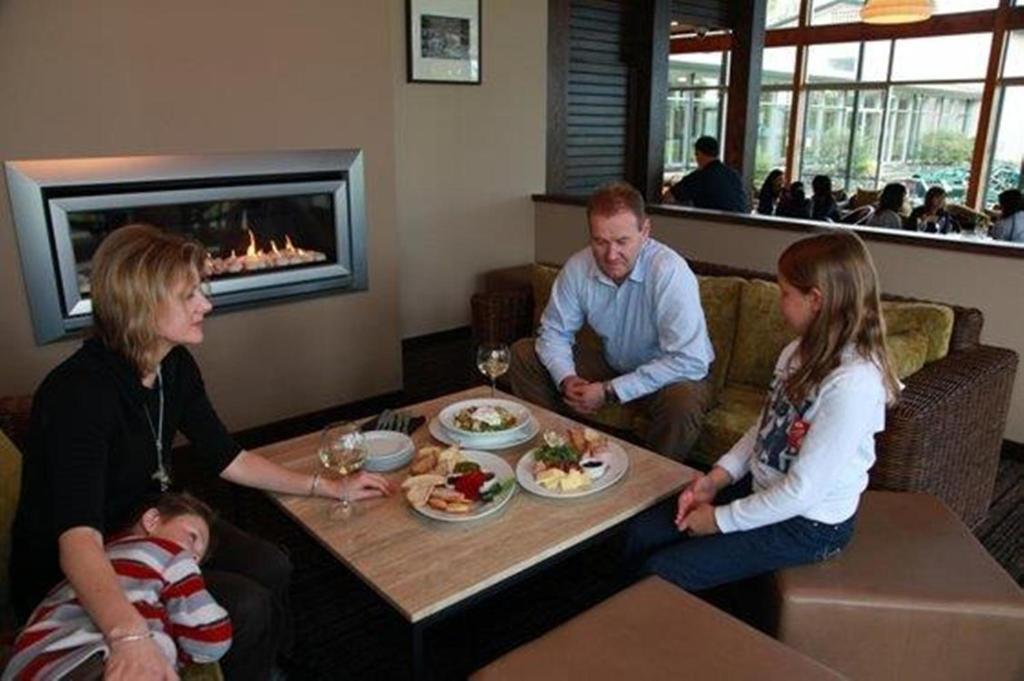 Distinction Te Anau Hotel & Villas Kültér fotó