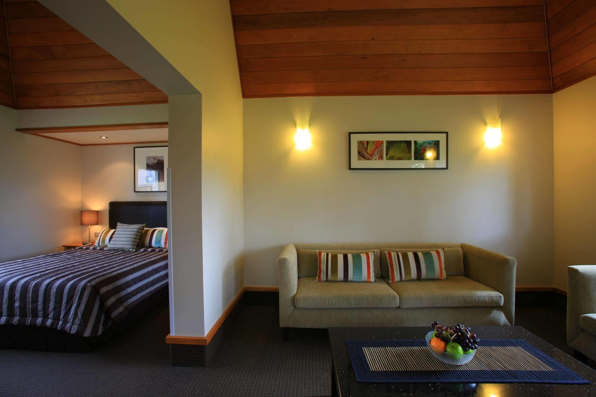 Distinction Te Anau Hotel & Villas Kültér fotó