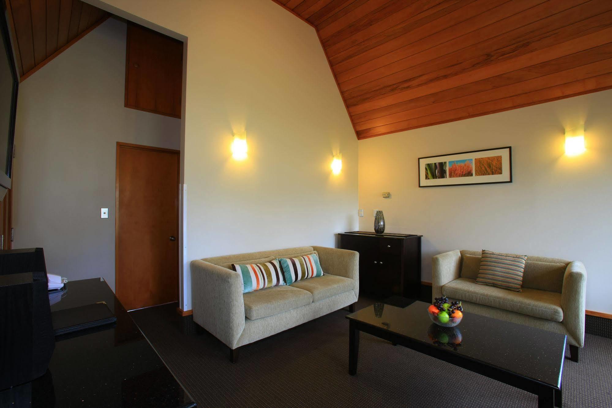Distinction Te Anau Hotel & Villas Kültér fotó